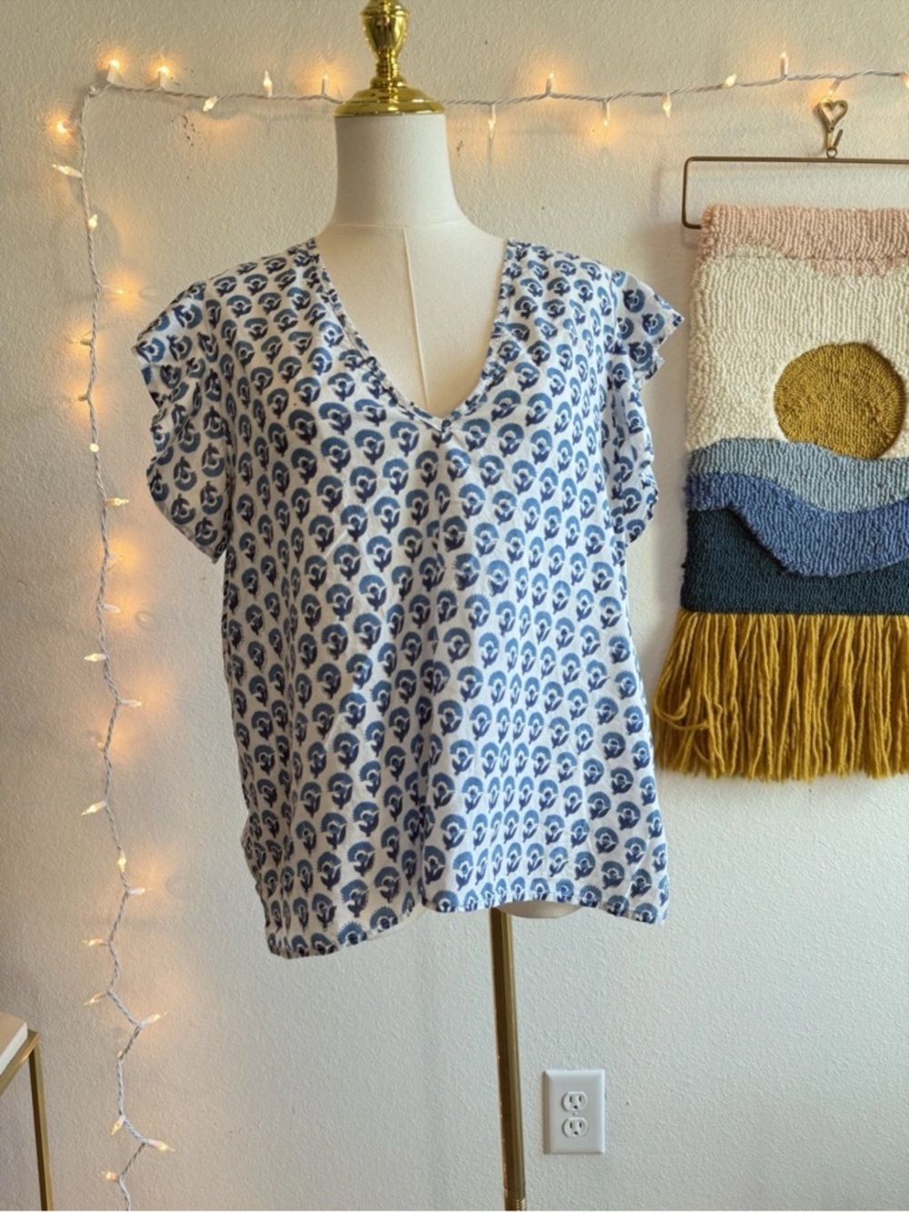 Stark X Top Women’s Size Medium Blouse Keyhole V Neck Flutter Sleeve